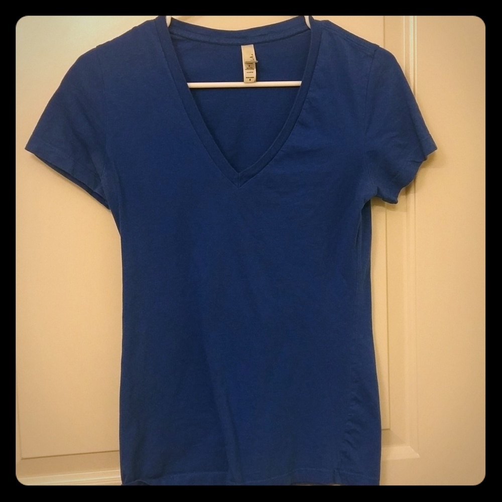 Dark blue V-Neck tee